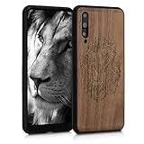 WILD BEAUTY: Gut gebrüllt, Löwenherz! Mit diesem Grafik Motiv bestehend aus verschiedenen Mustern holst Du die afrikanische Savanne direkt auf Dein Gerät.