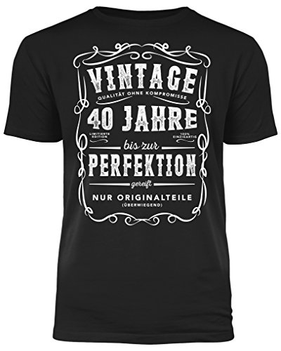 Outfitfaktur 40. Geburtstag - bis zur Perfektion Gereift - Herren T-Shirt - Perfekt Als Geburtstagsgeschenk (4XL) Outfitfaktur 40. Geburtstag - bis zur Perfektion Gereift - Herren T-Shirt - Perfekt Als Geburtstagsgeschenk (4XL)