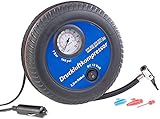 Die Mini-KompressorPumpe immer in Ihrem Auto: für Reifen, Bälle und mehr • Kraftvoller Kompressor im robusten Gehäuse • Platzsparend: kompaktes Design mit Vertiefungen für Kabel, Schlauch und Adapter • 3 extra Adapter für Fahrradventil, Sicherheitsventil und Ballventil