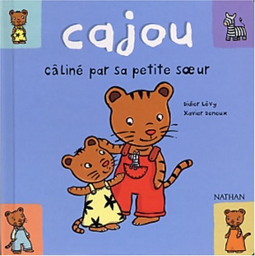 Cajou câliné par sa petite soeur