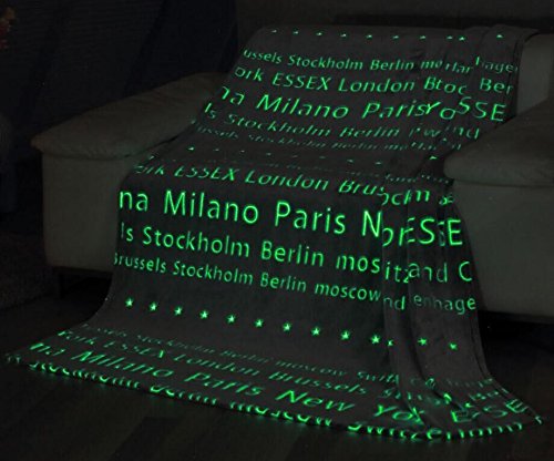 ZOLLNER® kuschelige Fleecedecke / Wohndecke / Plaid / Sofadecke / Kuscheldecke Städtenamen mit leuchtender Schrift 150×200 cm grau, vom Hotelwäschespezialisten, Serie „City“ - 5