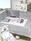 Set de cuna formado por el edredón, el protector y el almohadón. La nueva colección de Interbaby del catálogo 2015 también presenta edredones y protectores junto al cojín que son totalmente desenfundable y lavables donde el relleno anti bacterias y anti olores no solo se desmonta en el edredón sino que además también es desmontable en el protector el tamaño de estos edredones es el compatible con el 99% de las cunas del mercado donde las dimensiones son de 120 cts.x 60 cts.