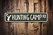 Produktbild qidushop Hunting Camp Rd Schild Custom Lake House Street Sign Deer Hunter Road Gift Metal Buck Hunt Lake House Decor Neuheit Aluminium Blechschild Post Wanddekoration für Herren