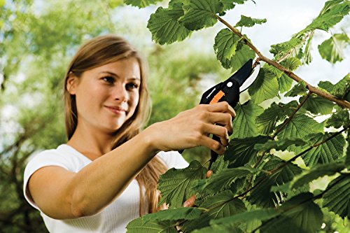 Fiskars Bypass-Gartenschere für frische Äste und Zweige, Antihaftbeschichtet, Hochwertige Stahl-Klingen, Länge 20 cm, Schwarz/Orange, SingleStep, P26, 1000567 - 5