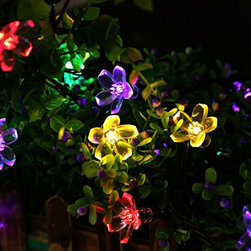 QederTEK Solar Blumen Lichterkette 5 Meter 50er LED Weihnachtsbeleuchtung 8 Modi Solar Blüten Leuchtkette Wasserdicht Außerlichterkette Deko für für Garten, Hochzeit, Party usw. (Mehrfarbig) - 4