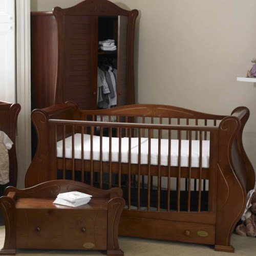 Tutti Bambini Marie 7 Piece Room Set in Walnut