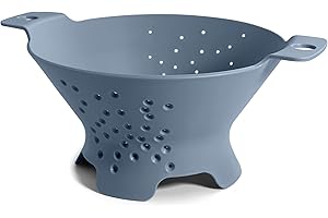 BLIMPLUS Blim Plus Scolapasta Cosmo diametro 25cm blu opaco (Ocean) in plastica 100% riciclabile, Non Tossico, Lavabile in Lavastoviglie, Impugnatura Ergonomica, 4 piedini d’appoggio, fori svasati