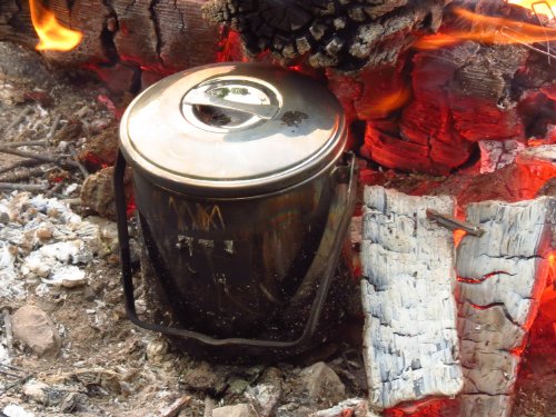 ZEBRA Edelstahl Bushcraft Kochtopf – Billy Can -, mit Einsatz – 14cm, 2 Liter, für 2 Personen - 3