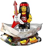 Nuevos elementos incluidos: un sombrero negro y un arma para Garmadon, una bufanda para Jay, pelucas para Lloyd, Jay, Nya, Kai y Misako, un casco en forma de pulpo, un casco en forma de rape, cuencos, cucharas y una placa azul 2x3 con un estampado azul para el robot dragón de Lloyd.Combínalo con los sets de construcción LEGO® para infinitas oportunidades de juego.Números en la bolsa Ziploc.