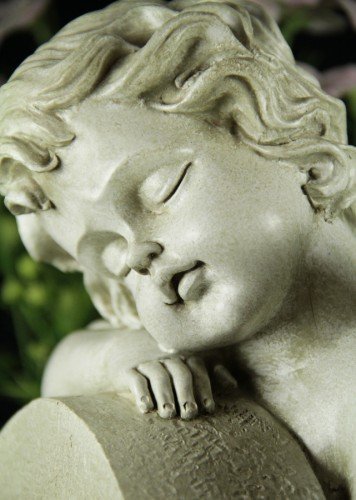 Grabengel an Stein „Was wir lieben, vergessen wir nicht“ - 2