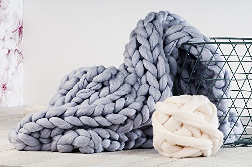 MEROLINO dicke, flauschige, extrem hochwertige Merino Wolle | 3cm starkes Garn | Wolle zum Stricken von Decken, Schals, Überwürfen | extrem weich, nicht chemisch behandelt (weiß) - 3