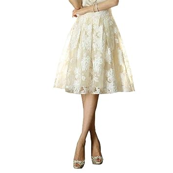 Abito da cocktail in pizzo bianco auto Abito da cocktail in pizzo bianco auto