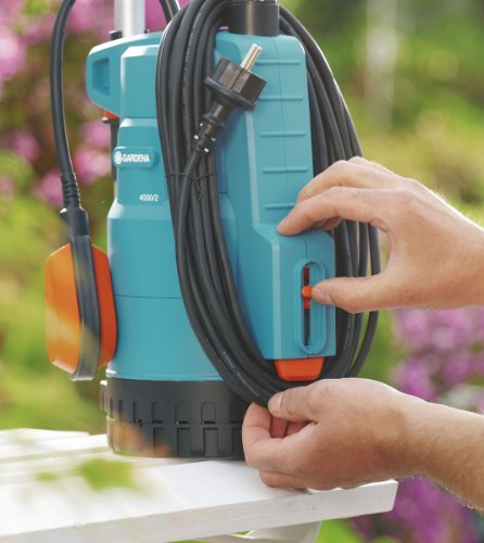 Gardena 1740-20 Regenfasspumpe Classic 4000/2, mit Trockenlaufsicherung, Schmutz Filter, Teleskoprohr (Motorleistung: 500 W, Max. Fördermenge: 4000 l/h, Max. Druck: 2 bar, Max. Eintauchtiefe: 7 m) - 3