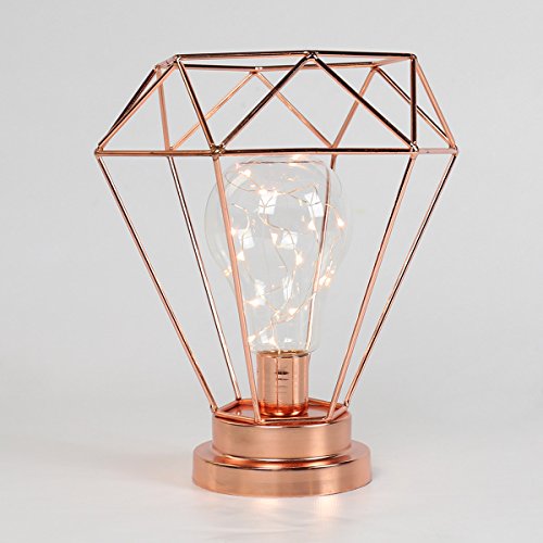 Preisvergleich Produktbild batteriebetriebene Designobjekt Metall Leuchte - minimalistisch zeitlos elegant - warmer Rosé-goldener Farbton der überraschenderweise sehr überzeugend mit der Konstruktion aus kühlem Metall harmoniert - die eine zeitlos schöne, moderne Interpretation einer übergroßen Glühbirne mit 15 Mikro LEDs mit sanftem, angenehmen warmweißen Licht im angedeuteten, minimalistischen Metall-Lampenschirm in radikal reduzierter Designsprache in Diamantenform behaust- EXKLUSIV - Nur von Festive Lights