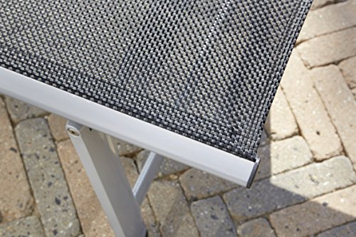 greemotion Sonnenliege Monza klappbar - Gartenliege mit Rollen in Grau aus Aluminium - Liegestuhl mit Textilene-Auflage in Schwarz - Alu-Strandliege mit Armlehne - Liege für Balkon, Terrasse & Garten - 