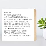Zuhause - einzigartiges Holzbild 15x15x2cm zum Hinstellen und Aufhängen, echter Fotodruck mit Spruch auf Holz - schwarz-weißes Wand-Bild Aufsteller Holz-Schild Wandschild Holzdeko zur Dekoration im Büro und Daheim oder als Geschenk Mitbringsel Geschenkidee zum Umzug Einzug Geburtstag Hochzeit Vatertag für Freundin Mutter Schwester Familie ... Poster Kunst-Druck Home Deko - Lebensweisheit Regeln für Zufriedenheit & Glück