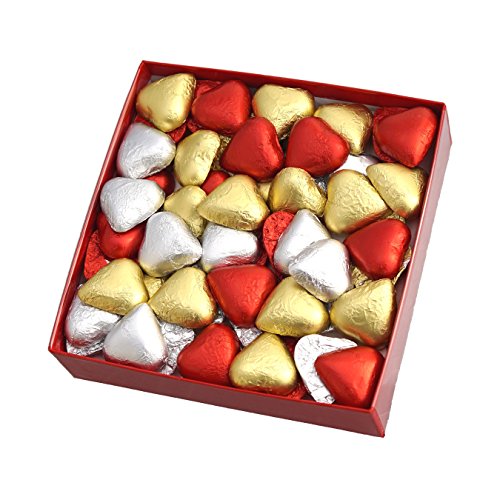 Caja Regalo con Bombones SORINI. Un fondo de Nubes de Corazones, cubierto con 54 Bombones de Corazón. Peso neto 500 gr. Para cumpleaños y otras ocasiones.