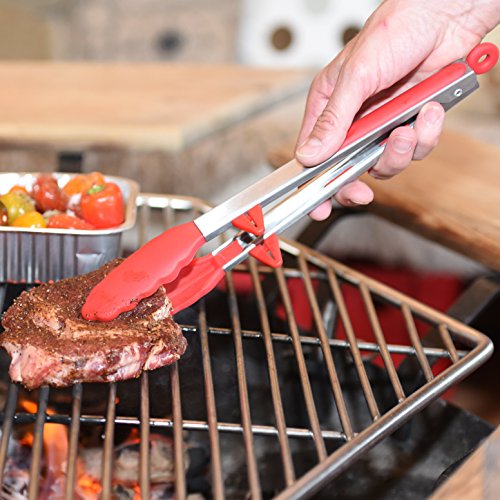 Edelstahl Küchenzange mit Standfuß in rot – 33cm – Silikon Grillzange lang – Mehrzweckzange mit Ring zum Aufhängen – Servierzange Edelstahl Grillzange – Universalzange Küche – Küchenzange Silikon zum Grillen, Kochen, Backen und Servieren - 3