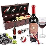 DEAL COMO UN FAVOR DE BODA O UN CASO DE ALMACENAMIENTO: Este elegante cofre de vino haría un bonito favor de boda, lleno de una botella de vino, personalizada con la fecha de su boda. También es un excelente estuche para guardar tesoros más pequeños o se puede usar en una sala de juegos para sostener un juego de dardos, pelotas de ping pong, dados o cartas. Úselo para almacenar controles remotos o cargadores, para mantener el desorden al mínimo.