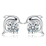 Hecho de Zirconia respetuosa del medio ambiente, esta joyería brilla con gracia y belleza. La superficie de metal es de alto acabado pulido.