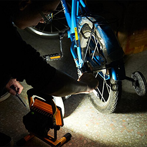 Latinaric 30W LED Akku Flutlicht Scheinwerfer 360°Drehbar Sicherheit Baustrahler Strahler IP65 für Camping Outdoor mit 3 Leucht Mode - 3