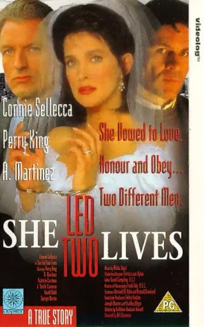 Preisvergleich Produktbild She Led Two Lives [VHS] [UK Import]