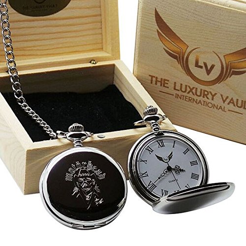 Taschenuhr und Kette unterzeichnet von Motorhead Lemmy, in luxuriöser Geschenkschachtel aus Holz Taschenuhr und Kette unterzeichnet von Motorhead Lemmy, in luxuriöser Geschenkschachtel aus Holz