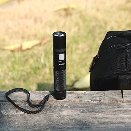 AUKEY Taschenlampe CREE LED, wiederaufladbar mit 2600 mAh AKKU, starkes Licht von 960 Lumen, IPX7 Wasserdicht, 4 Helligkeitsstufen und Stroboskop für Outdoor Sport (LT-SET6) - 9
