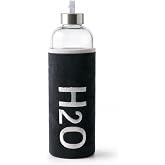 Deconox Peluş Kılıflı Cam Matara 1000 ml, Siyah H2O Nakışlı Kılıf, Taşıma Askılı Metal G&ouml;r&uuml;n&uuml;ml&uuml; Vidalı Kapak, 8 &times; 25 cm