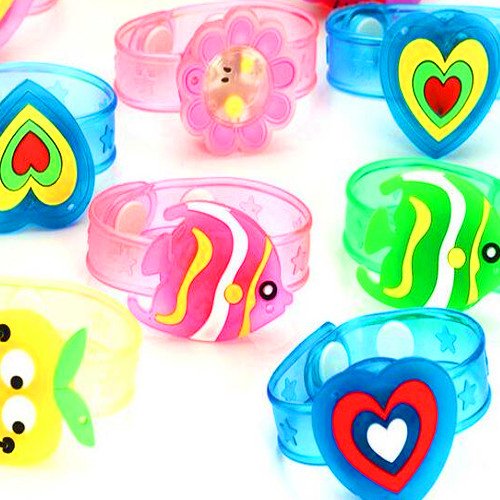German Trendseller® – 12 x Kinder LED Armbänder Mix ┃ NEU ┃ Blinklicht ┃ Mitgebsel ┃ Kindergeburtstag ┃Schulweg ┃ Motive Mix ┃ 12 Stück - 6