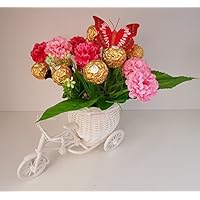Blumen Gesteck, Fahrrad mit Blumen, Pralinen Strauß