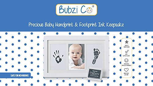 Hochwertiges Baby Handabdruck und Fußabdruck DIY-Set für Jungen und Mädchen mit schadstofffreier Farbe, kostbarem Bilderrahmen aus Holz und Acrylglas und Foto-Bereich – die ideale Baby Deko und das beste Babyparty Geschenk - 8