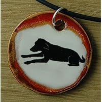 Echtes Kunsthandwerk: Schöner Keramik Anhänger mit einem Labrador; Hund, Silhouette, Hund, Canis lupus familiaris, Vierbeiner, bester Freund des Menschen