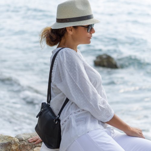 BACCINI Umh  ngetasche CYNTHIA - Ledertasche mit Schultergurt klein - Schultertasche echt Leder schwarz