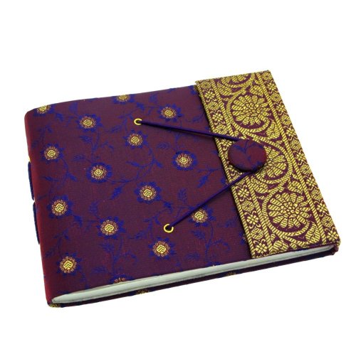 Peque  o   lbum de fotos dise  o de India Sari       180  mm x 140  mm morado