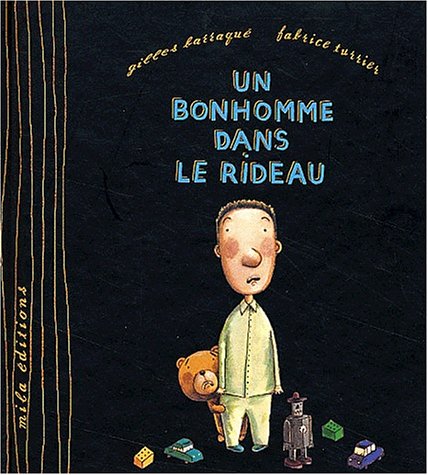 Un bonhomme dans le rideau