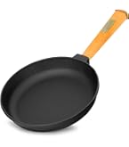 Gietijzeren pan 24 cm met houten handvat BRIZOLL - Ronde pan met spatel - Inductiepan - Geschikt voor gasgrill, oven, open haard en alle warmtebronnen, ook inductie