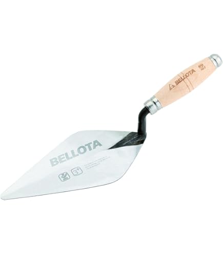 MagniBellota Triangular Forged Trowel With Rounded Tip, Beech