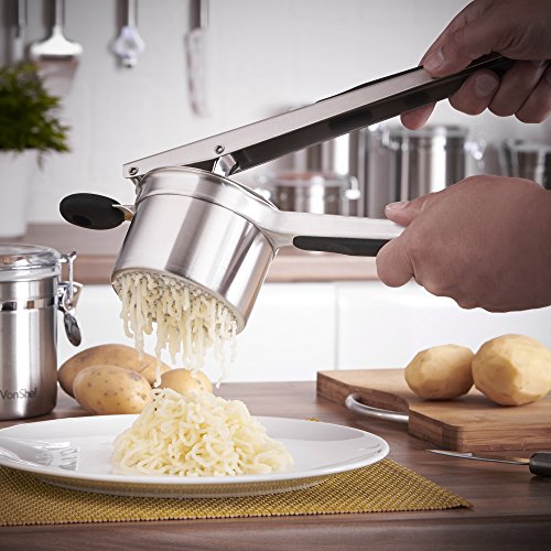 VonShef Professionelle Kartoffelpresse / Obstpresse / Spätzlepresse aus Edelstahl mit schwarzen Soft Touch Griffen - 2