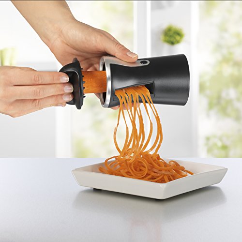 GOURMETmaxx 09873 Julienneschneider & Spiralschneider | Gemüse und Obst | Gemüse-Nudeln / Veggie Pasta (Zucchini, Spargel, Gurken, Möhren, Kartoffel) | Royal Schwarz | Edelstahl - 4