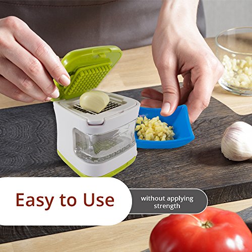 Sujeo Knoblauchpresse mit Edelstahlklingen, inkl. Zubehör, hellgrün, kein Geruch an den Händen, Knoblauchwürfen, 7 cm Würfel - 2