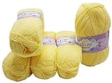 5 ovillos de lana acrílica de 100 g.