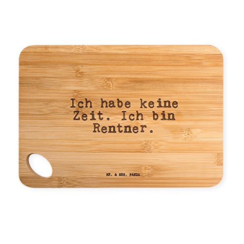Mr. & Mrs. Panda Bambus - Schneidebrett mit Spruch "Ich habe keine Zeit. Ich bin Rentner. " - 100% handmade aus Bambus - Brett, Schneidebrett, Frühstücksbrett, Frühstück, Bambus, Küche, Natur, Holz, Gravur, Brettchen, massiv, robust, Spruch, Motiv Rentner, Rentnerin, Pensionierung, Geschenk Abschied, Geschenk Kollege, Geschenk Rente, Pension Geschenk Spruch Sprüche Lustig Spass Geschenk Geschenkidee Zitate