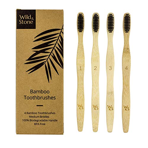 Brosse à dents en bambou organique | 4 Individuellement Numéroté | Fibre moyenne Charbon Soies | Blanchiment naturelle | Poignée Biodégradable | Eco Friendly bambou Brosses à dents de Wild & Stone