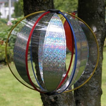 Kugel Windspiel – Magic Crystal Laser – UV-beständig und wetterfest – Kugel: Ø25cm, Gesamthöhe: 100cm – inkl. Standstab, Bodendübel und Aufhängung (Laser) - 2