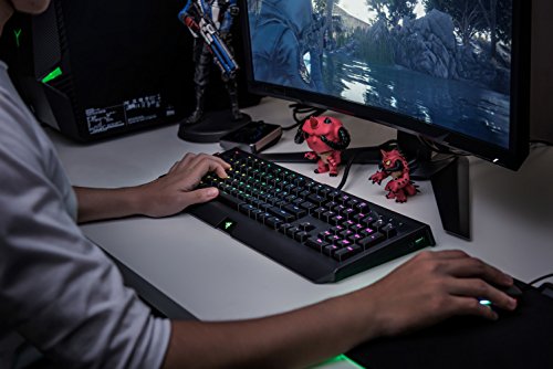 Razer BlackWidow Chroma V2 - Teclado Gaming Razer Verde  clicky y t  ctil  reposamu  ecas ergon  mico  retroiluminaci  n RGB  programable  con 5 Teclas Macro  Green Switches  QWERTY Espa  ol 