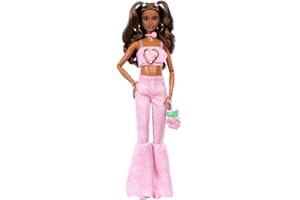 Barbie Deluxe Style Różowy denim Lalka #12 Falowane brązowe włosy, crop top i spodnie dzwony w róże, akcesoria, w tym torebka-róża i biżuteria, zabawka dla dzieci 4+, JJN72