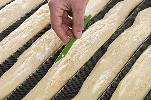 Die Grüne Teigritzmesser ist das Werkzeug der Bäcker. Die Klinge ist im rostfrei Edelstahl.