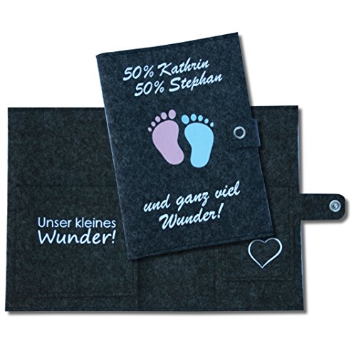 Mutterpasshülle Deluxe „50% Kathrin 50% Stephan“ mit extra Fächern und Verschluss aus 100% Wollfilz - in deutscher Handarbeit gefertigt -