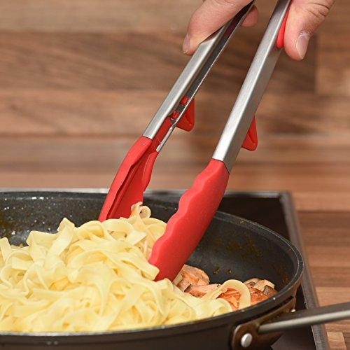 Edelstahl Küchenzange mit Standfuß in rot – 33cm – Silikon Grillzange lang – Mehrzweckzange mit Ring zum Aufhängen – Servierzange Edelstahl Grillzange – Universalzange Küche – Küchenzange Silikon zum Grillen, Kochen, Backen und Servieren - 2